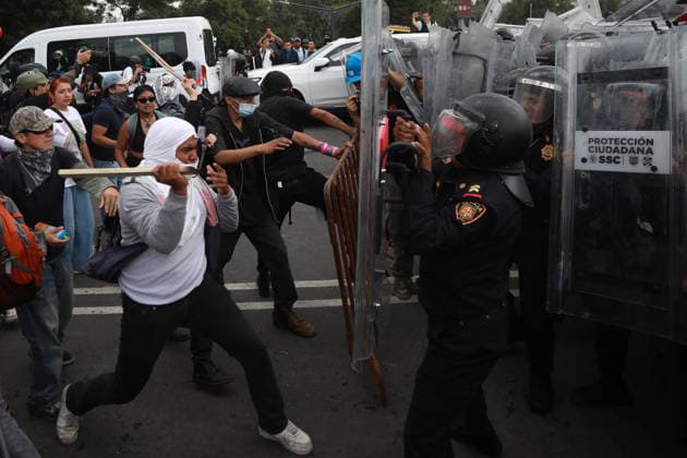 Demonstrators clash with police during the World Cup opener in Mexico City MEXICO CITY, MEXICO - JUNE 11: Demonstrators clash with riot police near Banorte Stadium during the World Cup opener, in Mexico City, Mexico on June 11, 2026. Thousands of demonstrators marched toward Banorte Stadium to protest against the World Cup, while some clashed with riot police outside the stadium where the World Cup opener was taking place. Daniel Cardenas Anadolu Mexico City Mexico. Editorial use only. Please get in touch for any other usage.  Copyright: x2026xAnadoluxDanielxCardenasx