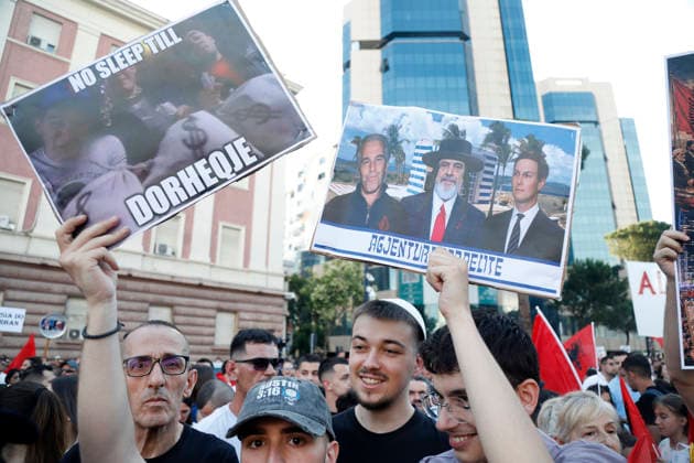 Protest against the construction of a luxury resort in Tirana, Albania. Protesters hold signs and Albanian national flags as they take part in a demonstration in front of the prime minister s office in Tirana on June 10, 2026, opposing the construction of a luxury resort in a protected natural area near the city of Vlore. Several thousand citizens demonstrated in Tirana for the ninth consecutive night to demand transparency on a luxury tourism complex project in the protected area of Narta Lagoon in the city of Vlore linked to US President Donald Trump s son-in-law Jared Kushner and his wife, Ivanka Trump. The project was planned for two areas along the Adriatic coast, the protected delta area of Vjosa-Narta and the nearby uninhabited islan Copyright: xLightxStudioxAgencyx xMaltonxDibrax