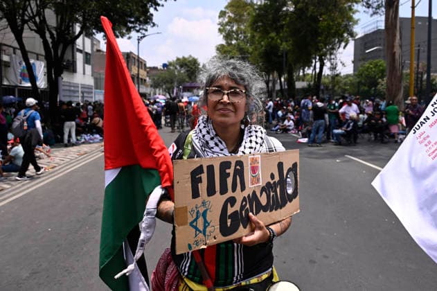 Mexicans Protest During the 2026 FIFA World Cup Opening A member of groups of mothers searching for their missing relatives holds a placard during a protest against the government of Mexican President Claudia Sheinbaum, who has failed to meet their demands. The protesters marched along main avenues toward Azteca Stadium during the opening of the 2026 FIFA World Cup. on June 11, 2026 in Mexico City, Mexico. (Photo by Carlos Tischler Eyepix Group) Copyright: xCarlosxTischler xEyepixxGroupx CT_11062026_186455