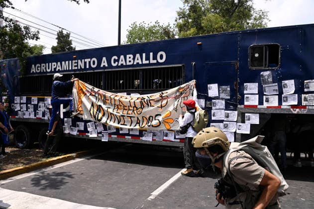 Protesters put up a banner with the slogan Hosts but not guests during a protest against the government of Mexican President Claudia Sheinbaum, who has failed to meet their demands. The protesters marched along main avenues toward Azteca Stadium during the opening of the 2026 FIFA World Cup. on June 11, 2026 in Mexico City, Mexico. Mexico City Mexico - ZUMAe321 20260611_zia_e321_006 Copyright: xCarlosxTischlerx