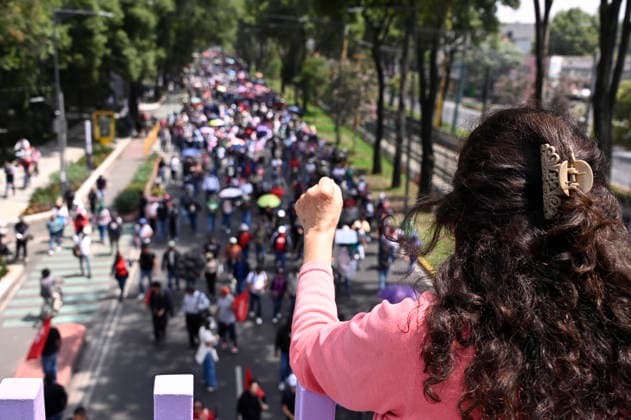 Members of various associations joined together to protest against the government of Mexican President Claudia Sheinbaum, who has failed to meet their demands. The protesters marched along main avenues toward Azteca Stadium during the opening of the 2026 FIFA World Cup. on June 11, 2026 in Mexico City, Mexico. Mexico City Mexico - ZUMAe321 20260611_zia_e321_018 Copyright: xCarlosxTischlerx