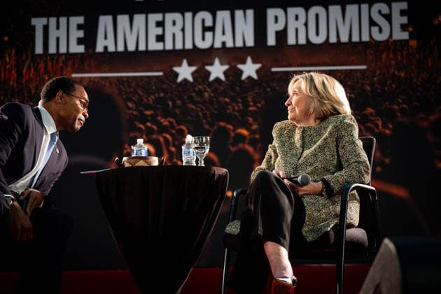 June 11, 2026, Chicago, Il, USA: Rainbow PUSH Coalition President and CEO Yusef Jackson talks with former Secretary of State Hillary Clinton at Rainbow PUSH Coalition headquarters as part of the group s annual national convention on Thursday, June 11, 2026, in Chicago. Chicago USA - ZUMAm67_ 20260611_zaf_m67_003 Copyright: xE.xJasonxWambsgansx
