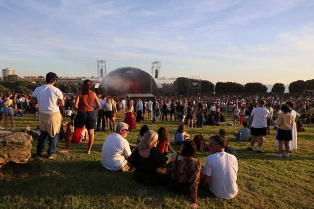 Primavera Sound Porto festival day 1 in Porto - 11 Jun 2026 Festival goers watch the concerts on the first day of the Primavera Sound Porto festival. Porto Portugal Copyright: xRitaxFrancax xSOPAxImagesx RF_PRIMAVERASOUND_DAY1__9