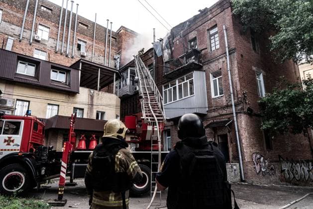 Shahed on a building in the center of Kharkiv KHARKIV, UKRAINE, June 9, 2026 Emergency services respond to a building fire in the city center following a drone strike. Firefighters work to contain the blaze while rescue operations and damage assessment continue in the area. Photo: Vincenzo Circosta JNA press (Photo by JNA Press JNA Press via Nexpher Images) Kharkiv kharkiv Oblast