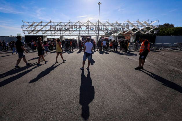 June 11, 2026, Porto, Portugal: Festival goers seen on the first day of the Primavera Sound Porto festival. Porto Portugal - ZUMAs197 20260611_aaa_s197_141 Copyright: xRitaxFrancax