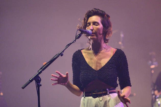 Warpaint Perform at Meltdown Festival 2026, Royal Festival Hall, London, UK - 11 June 2026 Lead singer guitarist Emily Kokal of American indie rock band Warpaint performs at The Meltdown Festival at Royal Festival Hall in London, England, UK on Thursday 11 June 2026., Credit:Justin Ng Avalon UK, England, London, Royal Festival Hall  Copyright: xJustinxNgx xAvalonx 1109570379