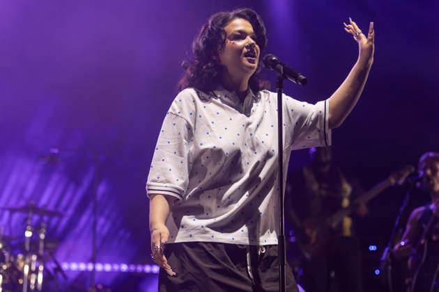 Lola Young performs at Manchester Apollo Lola Young performs at Manchester Apollo, Manchester, England, 11th June 2026, Credit:Mike Gray MIKE GRAY - B4227 Avalon  Copyright: xMikexGrayx xMIKExGRAYx-xB4227x xAvalonx 1109565543