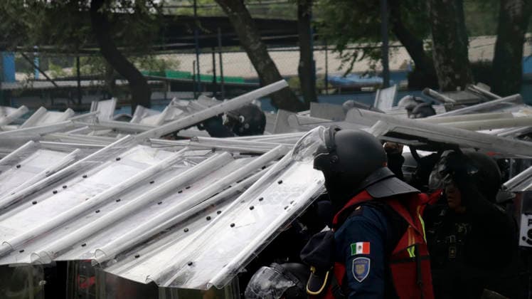 June 11, 2026, Mexico City, Mexico City, mexico: Riot police in a defensive position facing advancing protests. Mexico City mexico - ZUMAt178 20260611_zip_t178_032 Copyright: xNadiaxTecuapetlax