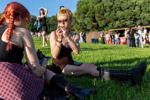 Primavera Sound Porto kicks off at city park - 11 Jun 2026 Festival?goers sit on the grounds during the Primavera Sound Porto 2026 at Parque da Cidade on the first day of the festival. Porto Portugal Copyright: xDiogoxBaptistax xSOPAxImagesx DB_PS261DAY_0042