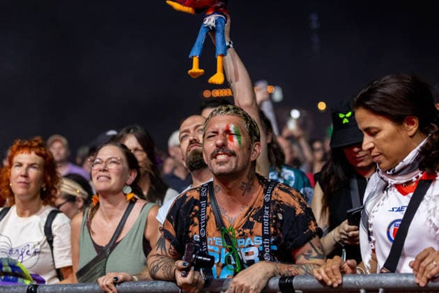 June 12, 2026, Porto, Portugal: Festival?goers stand at the front barrier during a concert at Primavera Sound Porto 2026 at Parque da Cidade. Porto Portugal - ZUMAs197 20260612_aaa_s197_001 Copyright: xDiogoxBaptistax