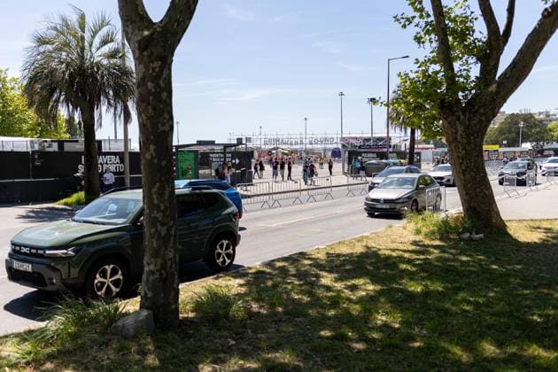 June 11, 2026, Porto, Portugal: Festival?goers walk through the entrance area of Primavera Sound Porto at Parque da Cidade as the event opens for the day. Porto Portugal  - ZUMAs197 20260611_aaa_s197_579 Copyright: xDiogoxBaptistax
