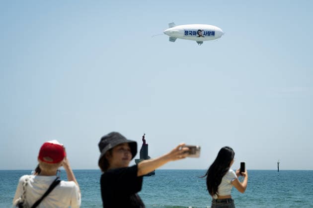 Fans gather at Haeundae Beach ahead of BTS World Tour Arirang in South Korea s Busan BUSAN, SOUTH KOREA - JUNE 12: Fans take photos and enjoy near Haeundae Beach ahead of the BTS World Tour Arirang concert at the Paradise Hotel Busan, in Busan, South Korea, on June 12, 2026. Various installations and promotional structures have been set up in the area as excitement builds for the event. Hwawon Ceci Lee Anadolu Busan South Korea. Editorial use only. Please get in touch for any other usage.  Copyright: x2026xAnadoluxHwawonxCecixLeex