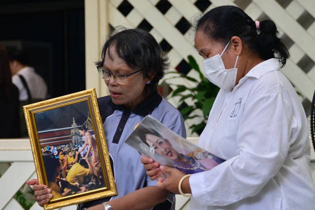 (260612) -- BANGKOK, June 12, 2026 -- People holding photos of Thai Princess Bajrakitiyabha mourn after the announcement of her death at King Chulalongkorn Memorial Hospital in Bangkok, Thailand, June 12, 2026. The princess, the eldest daughter of Thailand s King Maha Vajiralongkorn, passed away on Thursday at age 47 after more than three years of hospitalization, the Bureau of the Royal Household announced on Friday. ) THAILAND-BANGKOK-PRINCESS-DEATH RachenxSageamsak 
