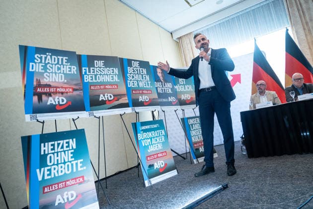 Ulrich Siegmund, Spitzenkandidat zur bevorstehenden Landtagswahl während der Kampagnenvorstellung im Ratswaage Hotel Magdeburg;Vorstellung Wahlkampagne der AfD zur Landtagswahl 2026 in Sachsen-Anhalt, Magdeburg Sachsen-Anhalt Deutschland Ratswaage Hotel *** Ulrich Siegmund, top candidate for the upcoming state election during the campaign presentation at the Ratswaage Hotel Magdeburg Presentation of the AfD election campaign for the 2026 state election in Saxony-Anhalt, Magdeburg Saxony-Anhalt Germany Ratswaage Hotel
