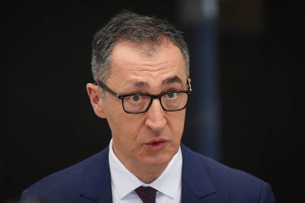 Bundesrat, 1066. Sitzung Cem Oezdemir (Gruene) Ministerpraesident von Baden-Wuerttemberg im Portrait beim Pressestatement im Rahmen der 1066. Bundesratssitzung,Berlin, 12.06.2026 Berlin Berlin Deutschland *** Bundesrat, 1066 Sitzung Cem Oezdemir Gruene Ministerpraesident von Baden Wuerttemberg in portrait at the press statement during the 1066 Bundesrat session,Berlin, 12 06 2026 Berlin Berlin Germany
