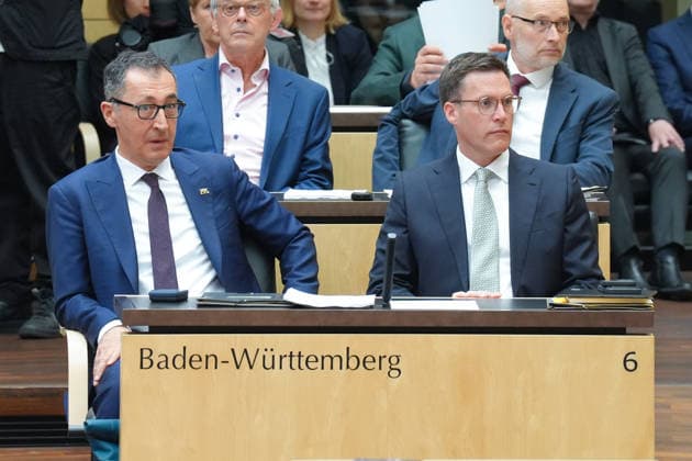 Bundesrat, 1066. Sitzung Cem Oezdemir (Gruene) Ministerpraesident von Baden-Wuerttemberg und Stellvertreter Manuel Hagel (CDU) auf ihrem Platz im Plenarsaal bei der 1066. Bundesratssitzung,Berlin, 12.06.2026 Berlin Berlin Deutschland *** Bundesrat, 1066 session Cem Oezdemir Gruene Ministerpraesident of Baden Wuerttemberg and deputy Manuel Hagel CDU at their place in the plenary hall at the 1066 Bundesrat session,Berlin, 12 06 2026 Berlin Berlin Germany