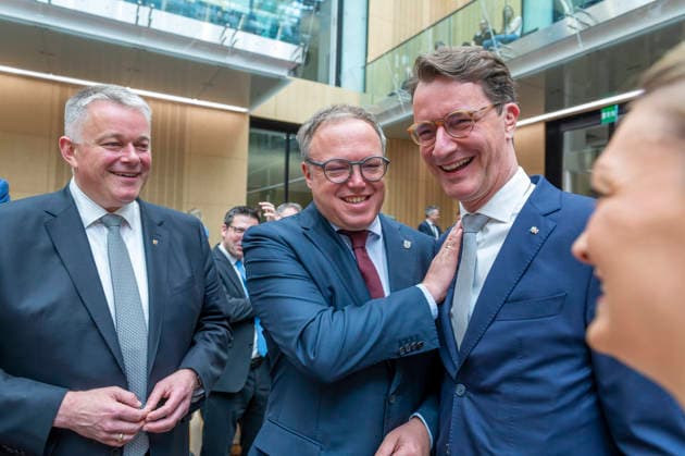 Gordon Schnieder + Mario Voigt + Hendrik Wüst - 1066. Sitzung des Bundesrat EUR, Deutschland, Berlin, 12.06.2026: Gordon Schnieder (CDU) Ministerpräsident von Rheinland-Pfalz, Mario Voigt und Hendrik Wüst - 1066. Sitzung des Bundesrat. Neun Gesetzesbeschlüsse aus dem Bundestag und zahlreiche Initiativen aus den eigenen Reihen stehen auf der Tagesordnung. Den Schwerpunkt der Agenda bilden 24 Gesetzentwürfe der Bundesregierung, zu denen sich die Länder positionieren können *** Gordon Schnieder Mario Voigt Hendrik Wüst 1066 Session of the Bundesrat EUR, Germany, Berlin, 12 06 2026 Gordon Schnieder CDU Minister-President of Rhineland-Palatinate, Mario Voigt and Hendrik Wüst 1066 Session of the Bundesrat Nine legislative resolutions from