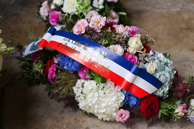 Fleurs et couronnes lors des obèques de Bernadette Chirac devant la Basilique Sainte Clotilde à Paris le 12 juin 2026 Jacovides Liewig Bestimage Flowers and wreaths at Bernadette Chiracs funeral outside the Basilica of Sainte Clotilde in Paris on 12 June 2026 Paris France  Copyright: xJacovidesx xLiewigx xBestimagexJacovidesx xLiewigx xBestimagex