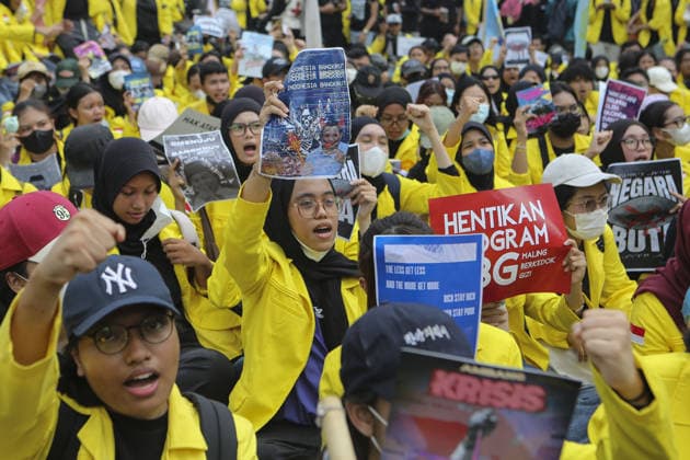 Students Protest Against Government Policies in Jakarta, Indonesia JAKARTA, INDONESIA - JUNE 12: Students participate in a protest at in Jakarta, Indonesia, on June 12, 2026. Protesters criticized several government policies and called for lower prices of basic goods and fuel, an end to alleged wasteful state spending, the termination of the Free Nutritious Meals (MBG) program and Merah Putih Village Cooperative project, and end to military involvement in civilian affairs. Agoes Rudianto Anadolu Jakarta Indonesia. Editorial use only. Please get in touch for any other usage.  Copyright: x2026xAnadoluxAgoesxRudiantox