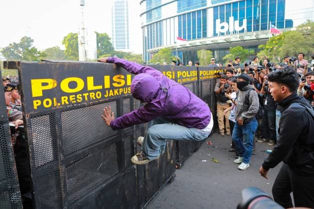 Student Protest Against Various Indonesian Government Policies JAKARTA, INDONESIA JUNE 12, 2026: Students take part in a protest in Jakarta, Indonesia. The demonstrators demand that the government stop wasteful state budget spending, lower the prices of basic necessities and fuel, stop the Free Nutritious Meals Program (MBG) and the development of Red and White Village Cooperatives (KDMP), end militarism in civilian affairs, and acknowledge its mistakes instead of denying responsibility. Photo by Dwi Prasetya JNA Press. (Photo by Dwi Prasetya JNA Press via Nexpher Images) Jakarta Jakarta