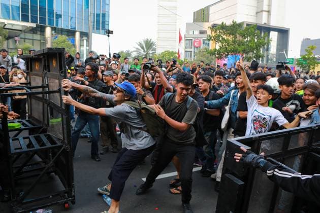 Student Protest Against Various Indonesian Government Policies JAKARTA, INDONESIA JUNE 12, 2026: Students take part in a protest in Jakarta, Indonesia. The demonstrators demand that the government stop wasteful state budget spending, lower the prices of basic necessities and fuel, stop the Free Nutritious Meals Program (MBG) and the development of Red and White Village Cooperatives (KDMP), end militarism in civilian affairs, and acknowledge its mistakes instead of denying responsibility. Photo by Dwi Prasetya JNA Press. (Photo by Dwi Prasetya JNA Press via Nexpher Images) Jakarta Jakarta