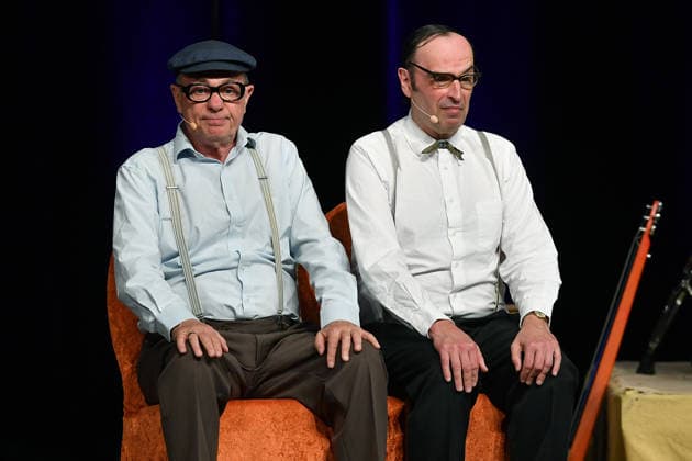 Herbert Knebels Affentheater - Voll Karacho! am 11.06.2026 in der Mathias-Jakobs-Stadthalle in Gladbeck Herbert Knebel ( Uwe Lyko ), links - und Ernst Pichl ( Martin Breuer ), rechts - stehen am 11.06.2026 in der Mathias-Jakobs-Stadthalle in Gladbeck auf der Bühne *** Herbert Knebels Affentheater Voll Karacho on 11 06 2026 in the Mathias Jakobs Stadthalle in Gladbeck Herbert Knebel Uwe Lyko , left and Ernst Pichl Martin Breuer , right are on stage on 11 06 2026 in the Mathias Jakobs Stadthalle in Gladbeck xRx