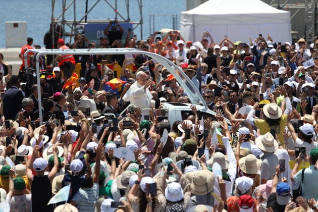 Holy Mass presided over by Pope Leo XIV in the port of Santa Cruz de Tenerife Pope Leo XIV arrives by popemobile to preside over the celebration of the Mass in Santa Cruz de Tenerife, Canary Islands, Spain, on June 12, 2026 This historic open-air Eucharist, held on the esplanade of the port of the capital of Tenerife, brings together thousands of faithful from all the islands of the Western Province as part of the last great liturgical gathering of his apostolic journey through the Canary Islands, brings together thousands of faithful from all the islands of the Western Province as part of the last great liturgical gathering of his apostolic journey through the Canary Islands 12 JUNE 2026 PAPAL VISIT Alejandro J Rosa Santa Cruz de Tenerife  Copyright: xAlejandroxJ.xRosa ACFIx 7591979