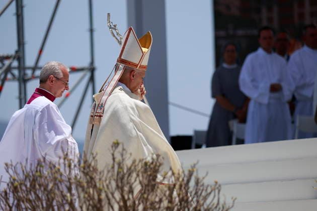 Holy Mass presided over by Pope Leo XIV in the port of Santa Cruz de Tenerife Pope Leo XIV presides at the celebration of the Mass in Santa Cruz de Tenerife, Canary Islands, Spain, on June 12, 2026 This historic open-air Eucharist, held on the esplanade of the port of the capital of Tenerife, brings together thousands of faithful from all the islands of the Western Province as part of the last great liturgical gathering of his apostolic journey through the Canary Islands, brings together thousands of faithful from all the islands of the Western Province as part of the last great liturgical gathering of his apostolic journey through the Canary Islands 12 JUNE 2026 PAPAL VISIT Germán L Maymo Santa Cruz de Tenerife, Canary Islands Ca Santa Cr  Copyright: xGermanxL.xMaymo ACFIx 7591990