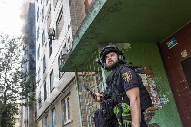 Aftermath of Russian attack on Ukraine s Druzhkivka DRUZHKIVKA, UKRAINE - JUNE 12: Firefighters respond to a fire in a residential building following the impact of a Russian FPV drone in Druzhkivka, Ukraine, 12 June 2026 Diego Herrera Carcedo Anadolu Druzhkivka Ukraine. Editorial use only. Please get in touch for any other usage.  Copyright: x2026xAnadoluxDiegoxHerreraxCarcedox