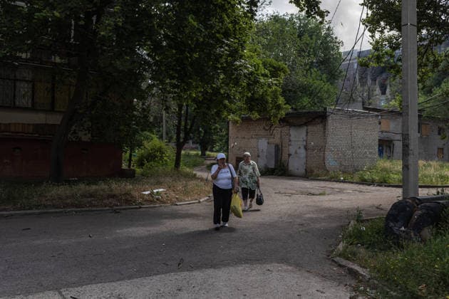 Aftermath of Russian attack on Ukraine s Druzhkivka DRUZHKIVKA, UKRAINE - JUNE 12: Residents report a fire in their building entrance following the impact of a Russian FPV drone in Druzhkivka, Ukraine, 12 June 2026 Diego Herrera Carcedo Anadolu Druzhkivka Ukraine. Editorial use only. Please get in touch for any other usage.  Copyright: x2026xAnadoluxDiegoxHerreraxCarcedox