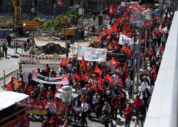 Rally of steel industry employees in Berlin BERLIN, GERMANY - JUNE 12: Steel industry employees take part in a rally in support of the steel sector in Berlin, Germany, on June 12, 2026. The rally, led by IG Metall, marched from the Brandenburg Gate to the Federal Ministry for Economic Affairs, calling for support for the German steel industry and urging not to abandon industry modernization programs. Volodymyr Sindieiev Anadolu Berlin Germany. Editorial use only. Please get in touch for any other usage.  Copyright: x2026xAnadoluxVolodymyrxSindieievx