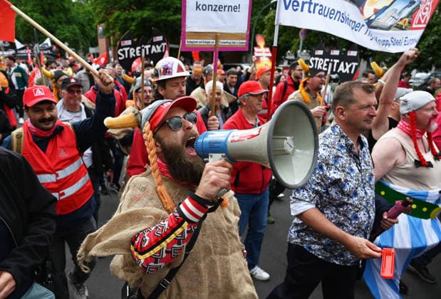 Rally of steel industry employees in Berlin BERLIN, GERMANY - JUNE 12: Steel industry employees take part in a rally in support of the steel sector in Berlin, Germany, on June 12, 2026. The rally, led by IG Metall, marched from the Brandenburg Gate to the Federal Ministry for Economic Affairs, calling for support for the German steel industry and urging not to abandon industry modernization programs. Volodymyr Sindieiev Anadolu Berlin Germany. Editorial use only. Please get in touch for any other usage.  Copyright: x2026xAnadoluxVolodymyrxSindieievx