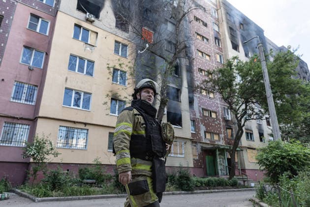 Aftermath of Russian attack on Ukraine s Druzhkivka DRUZHKIVKA, UKRAINE - JUNE 12: Firefighters respond to a fire in a residential building following the impact of a Russian FPV drone in Druzhkivka, Ukraine, 12 June 2026 Diego Herrera Carcedo Anadolu Druzhkivka Ukraine. Editorial use only. Please get in touch for any other usage.  Copyright: x2026xAnadoluxDiegoxHerreraxCarcedox