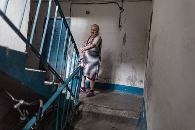 Aftermath of Russian attack on Ukraine s Druzhkivka DRUZHKIVKA, UKRAINE - JUNE 12: A woman leaves her building during an evacuation in Druzhkivka, Ukraine, 12 June 2026 Diego Herrera Carcedo Anadolu Druzhkivka Ukraine. Editorial use only. Please get in touch for any other usage.  Copyright: x2026xAnadoluxDiegoxHerreraxCarcedox