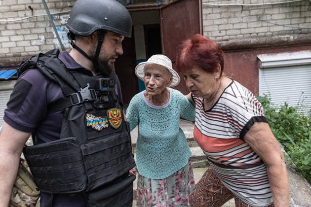 Aftermath of Russian attack on Ukraine s Druzhkivka DRUZHKIVKA, UKRAINE - JUNE 12: Emergency services in Ukraine evacuate several people amid the threat of Russian FPV drones in Druzhkivka, Ukraine, 12 June 2026 Diego Herrera Carcedo Anadolu Druzhkivka Ukraine. Editorial use only. Please get in touch for any other usage.  Copyright: x2026xAnadoluxDiegoxHerreraxCarcedox