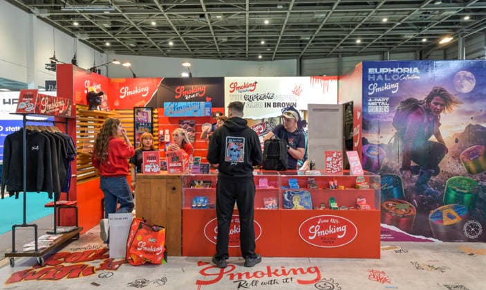 Smoking, Stand für Blättchen zum Rollen von Joints, Paper, Mary Jane Berlin - Cannabis Messe 2026, Messegelände, Westend, Charlottenburg, Berlin, Deutschland! Persönlichkeitrechte sind NICHT geklärt !!! Keine Haftung für mögliche Model-release-Verstöße! *** Smoking, Stand for rolling papers, Paper, Mary Jane Berlin Cannabis Fair 2026, Exhibition Center, Westend, Charlottenburg, Berlin, Germany Personal rights are NOT clarified No liability for possible model release violations