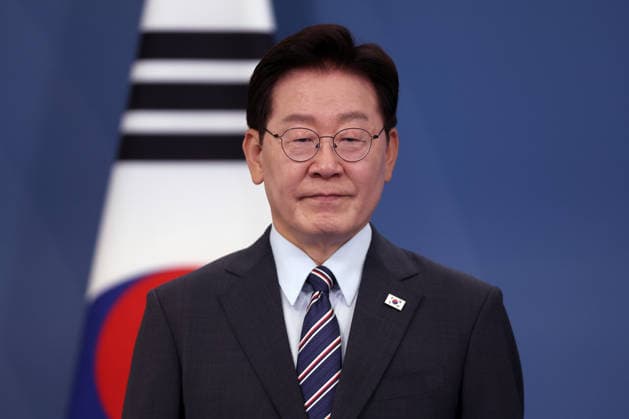 IPA85609569 - Rome, Italy June 12, 2026: President of the Republic of Korea, Lee Jae Myung. At Villa Pamphilj, Prime Minister Giorgia Meloni meets with the President of the Republic of Korea, Lee Jae Myung. The meeting reaffirms the strength of bilateral relations and the shared commitment to strengthening cooperation between Italy and Korea in key areas of strategic interest.  Copyright: xmarcoxiacobuccix xmarcoxiacobuccix 85609569