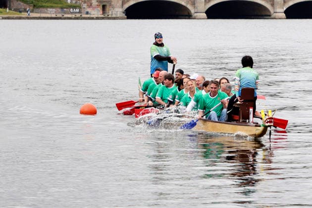 Michael Stich und Team beim 20. Drachenbootrennen 2026 der Michael Stich Stiftung auf der Alster. Hamburg, 12.06.2026 *** Michael Stich and team at the 20 Dragon Boat Race 2026 of the Michael Stich Foundation on the Alster Hamburg, 12 06 2026 Foto:xgbrcix xFuturexImagex drachenboot_6616
