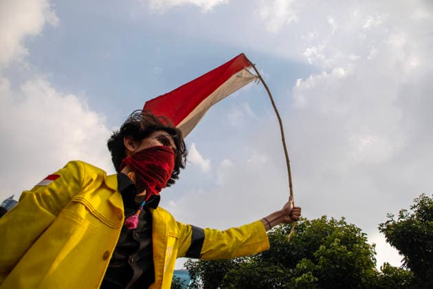 June 12, 2026, Jakarta, Jakarta, Indonesia: tudents from the Universitas Indonesia (UI) campus held a long march demonstration from the Jalan Sudirman area toward Jalan M.H. Thamrin, Jakarta, on Friday (12 06 2026). The crowd, consisting of members from the Student Executive Board of Universitas Indonesia (BEM UI) and the Student Executive Board of the Student Family of IPB University (BEM KM IPB), highlighted the economic slowdown, rising prices of basic commodities and fuel (BBM), as well as the forced implementation of the free nutritious meal program which they argue is draining the State Budget (APBN). The students also put a spotlight on the utilization of the State Budget (APBN). In their call to action, the UI Extended Family critic  - ZUMAh128 20260612_zap_h128_004 Copyright: xDonalxHusnix