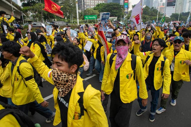 June 12, 2026, Jakarta, Jakarta, Indonesia: tudents from the Universitas Indonesia (UI) campus held a long march demonstration from the Jalan Sudirman area toward Jalan M.H. Thamrin, Jakarta, on Friday (12 06 2026). The crowd, consisting of members from the Student Executive Board of Universitas Indonesia (BEM UI) and the Student Executive Board of the Student Family of IPB University (BEM KM IPB), highlighted the economic slowdown, rising prices of basic commodities and fuel (BBM), as well as the forced implementation of the free nutritious meal program which they argue is draining the State Budget (APBN). The students also put a spotlight on the utilization of the State Budget (APBN). In their call to action, the UI Extended Family critic - ZUMAh128 20260612_zap_h128_011 Copyright: xDonalxHusnix