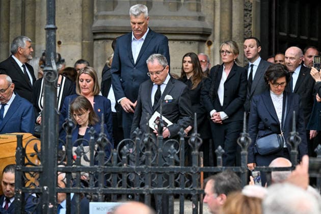 Esther Salat Baroux, Martin Rey Chirac, his mother Claude Chirac, François Pinault at the funeral of B Chirac in the Sainte Clotilde Basilica in Paris 7th arrondissement on June 12, 2026 The former first lady of France died on June 5, 2026 at the age of 93 Jacovides Liewig Bestimage The funeral of B Chirac in the Sainte Clotilde Basilica in Paris 7th arrondissement on June 12, 2026 The former first lady of France died on June 5, 2026 at the age of 93 Paris France  Copyright: xJacovidesx xLiewigx xBestimagexJacovidesx xLiewigx xBestimagex