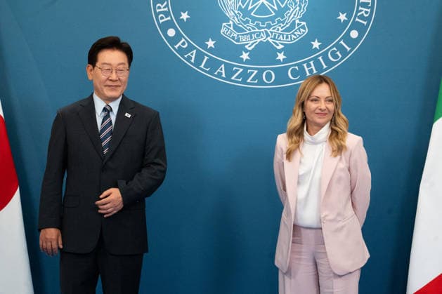 Meeting Between Giorgia Meloni and Korean President - Rome Italian Prime Minister Giorgia Meloni and South Korean President Lee Jae Myung attend a ceremony for the exchange of bilateral agreements at the end of their meeting at Villa Pamphilj in Rome on June 12, 2026. Photo by Andrea Bracaglia ABACAPRESS.COM Rome Italy Italy  Copyright: xBracagliaxAndrea ABACAx