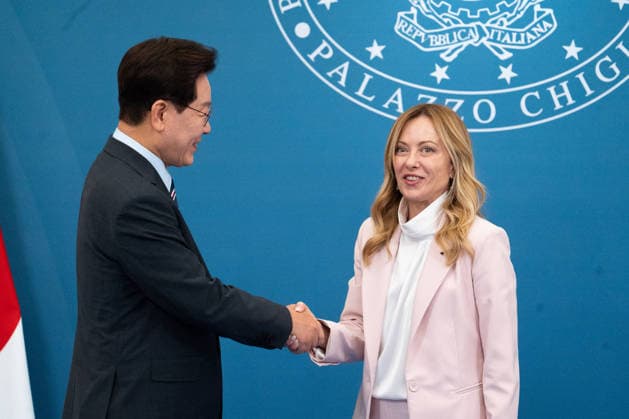Meeting Between Giorgia Meloni and Korean President - Rome Italian Prime Minister Giorgia Meloni and South Korean President Lee Jae Myung attend a ceremony for the exchange of bilateral agreements at the end of their meeting at Villa Pamphilj in Rome on June 12, 2026. Photo by Andrea Bracaglia ABACAPRESS.COM Rome Italy Italy  Copyright: xBracagliaxAndrea ABACAx