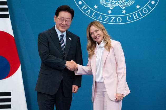 Meeting Between Giorgia Meloni and Korean President - Rome Italian Prime Minister Giorgia Meloni and South Korean President Lee Jae Myung attend a ceremony for the exchange of bilateral agreements at the end of their meeting at Villa Pamphilj in Rome on June 12, 2026. Photo by Andrea Bracaglia ABACAPRESS.COM Rome Italy Italy  Copyright: xBracagliaxAndrea ABACAx