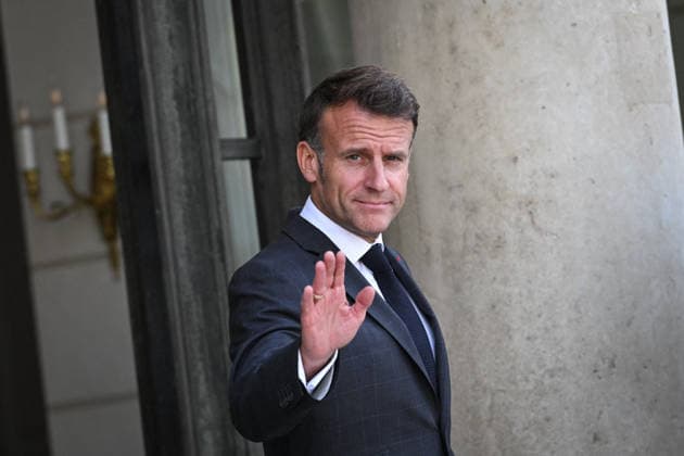 Emmanuel Macron welcomes Mark Carney at the Elysee FA French President Emmanuel Macron arrives to welcome Prime Minister of Canada Mark Carney at the Elysee Palace in Paris on June 12, 2026. Photo by Firas Abdullah ABACAPRESS.COM Paris Ile-de-France France  Copyright: xAbdullahxFiras ABACAx