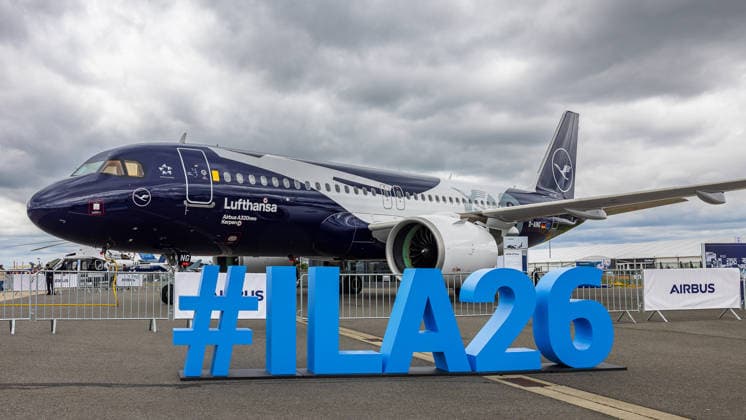Fachbesuchertag auf ILA Berlin 2026, Berlin, 12.06.2026 Ein Airbus A320neo der Lufthansa (Star Alliance) mit der Kennung D-AING und dem Taufnamen Kerpen als Ausstellungsstück auf dem Freigelaende. Im Vordergrund das Schriftzug-Logo ILA26, im Hintergrund Airbus-Messepraesenz bei bewoelktem Himmel. Schöneberg Berlin ExpoCenter Airport Brandenburg Deutschland *** Trade visitor day at ILA Berlin 2026, Berlin, 12 06 2026 A Lufthansa Star Alliance Airbus A320neo with the registration D AING and the baptismal name Kerpen as an exhibit on the open-air grounds In the foreground the lettering logo ILA26, in the background Airbus trade fair presence under a cloudy sky Schöneberg Berlin ExpoCenter Airport Brandenburg Germany 20260612-286A9677-M4000
