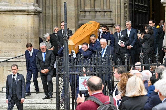 Sortie du cercueil aux obèques de B Chirac en la basilique Sainte Clotilde à Paris 7ème le 12 juin 2026 The former first lady of France died on June 5, 2026 at the age of 93 Jacovides Liewig Bestimage The funeral of B Chirac in the Sainte Clotilde Basilica in Paris 7th arrondissement on June 12, 2026 The former first lady of France died on June 5, 2026 at the age of 93 Paris France  Copyright: xJacovidesx xLiewigx xBestimagexJacovidesx xLiewigx xBestimagex