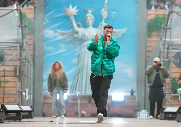 12.06.2026, xlakx, Entertainment, Mary Jane Berlin 2026 v.l. Der Rapper Marteria auf der Cannabis-Messe Mary Jane Berlin. Die Veranstaltung präsentiert Aussteller aus den Bereichen Cannabis, Medizin, Lifestyle und Hanfprodukte. Berlin *** 12 06 2026, xlakx, Entertainment, Mary Jane Berlin 2026 v l Rapper Marteria at the Mary Jane Berlin cannabis trade fair The event presents exhibitors from the cannabis, medicine, lifestyle and hemp product sectors Berlin Daniel Lakomski