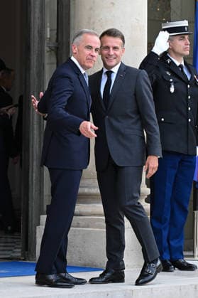 Emmanuel macron reçoit le 1Er ministre canadien à lElysée The French President Emmanuel Macron and M Mark Carney, Prime Minister of Canada at the Elysee Palace on June 12, 2026 457262 2026 06 12 PARIS France  Copyright: xL.Urmanx xStarfacex STAR_457262_008