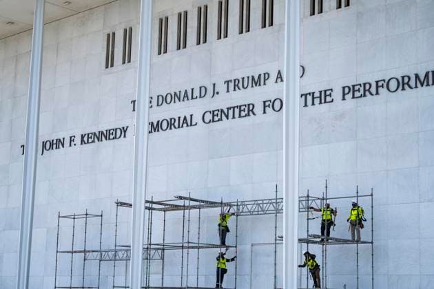 June 12, 2026, Washington, District Of Columbia, USA: Workers prepare to remove the name of United States President Donald J Trump from the facade of the John F. Kennedy Memorial Center for the Performing Arts in Washington, DC, USA, after a federal judge ordered that President Trump s name be removed from the building on Friday, June 12, 2026 Washington USA  - ZUMAs152 20260612_faa_s152_003 Copyright: xAndrewxThomasx